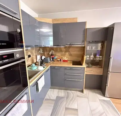 Photo 2 — Three-room apartment with two terraces in Tsveten kvartal, Varna