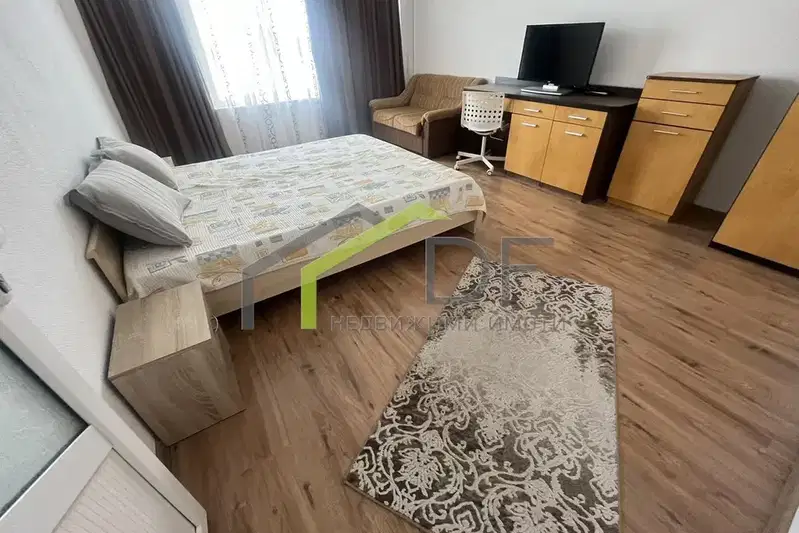 Двустаен апартамент с голяма тераса в Галата, Варна