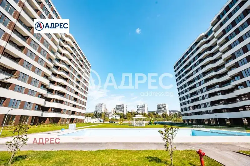 Двустаен апартамент с маза в Гранд Мол, Варна