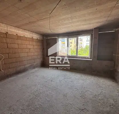 Снимка 2 — Двустаен апартамент до Гранд Мол във Варна с асансьор