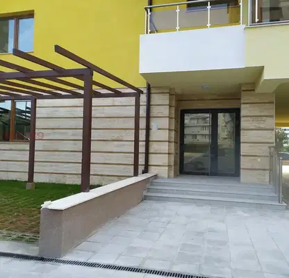 Снимка 3 — Двустаен апартамент с луксозно обзавеждане в Гранд Мол, Варна