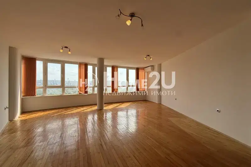 Spacious 3-room apartment with panoramic view in Gretska mahala, Varna