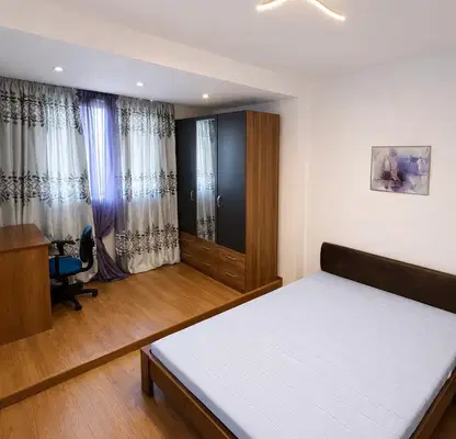 Снимка 3 — Тристаен апартамент в ХЕИ, Варна, 4-ти етаж