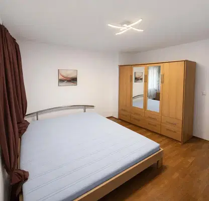 Снимка 4 — Тристаен апартамент в ХЕИ, Варна, 4-ти етаж