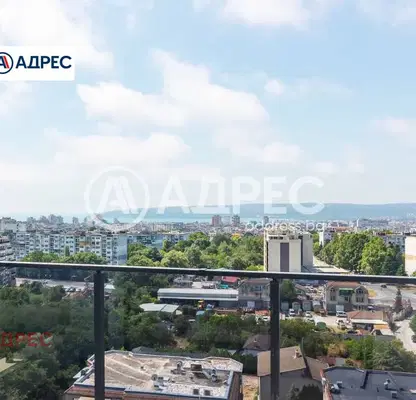 Снимка 2 — Тристаен апартамент с панорамни тераси в Изгрев, Варна