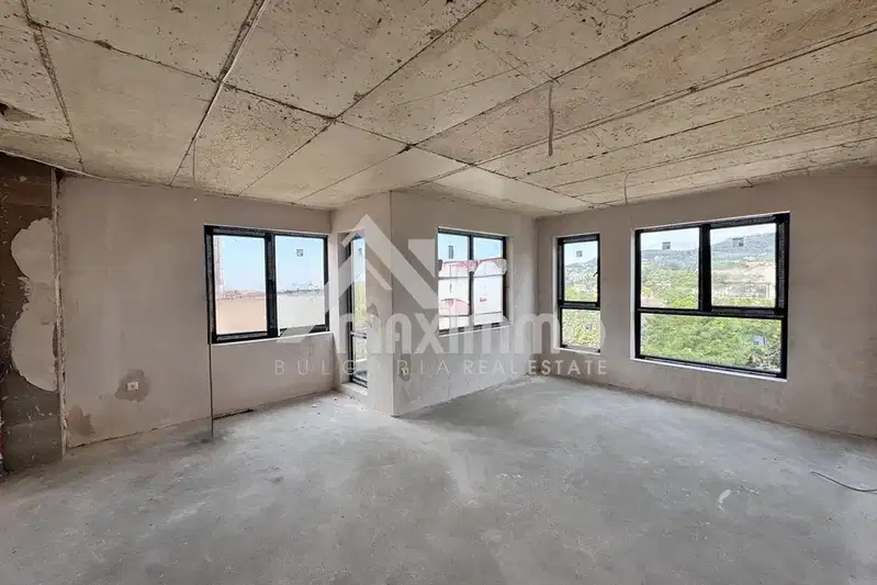 Three-room apartment with sea view in Izgrev, Varna
