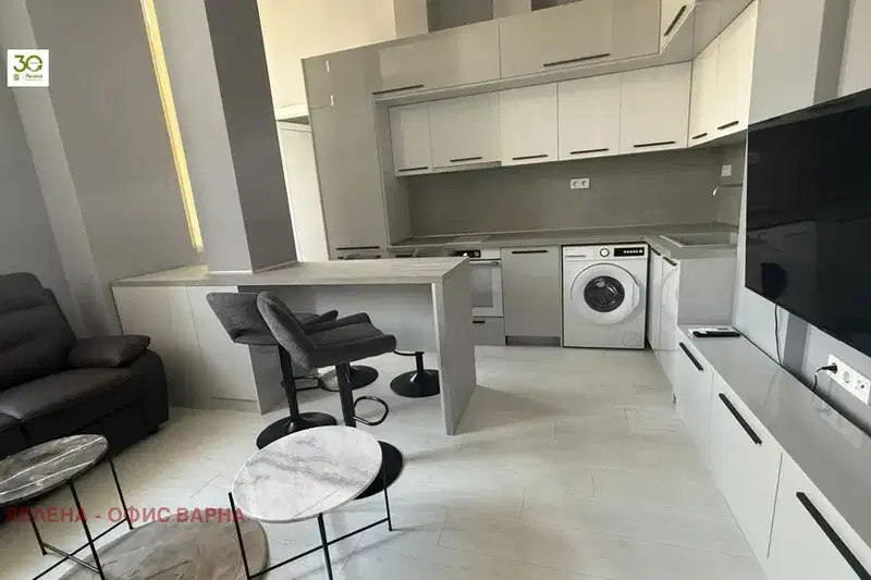 Three-room apartment with two bathrooms in ZHP Gara, Varna