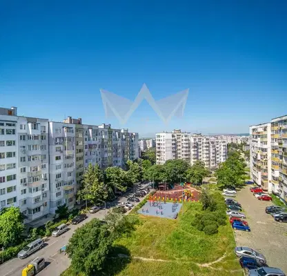 Снимка 3 — Просторен 3-стаен апартамент в Кайсиева градина, Варна