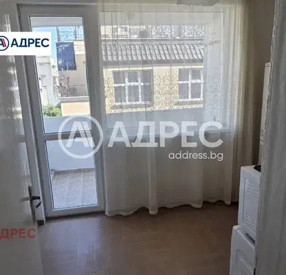 Снимка 2 — Двустаен апартамент в Колхозен пазар, Варна с тераса