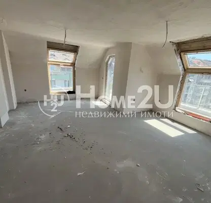 Снимка 2 — Тристаен апартамент с голяма тераса в Колхозен пазар, Варна