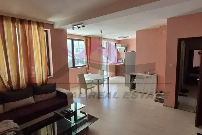Spacious 3-room apartment in Kolhozen pazar, Varna