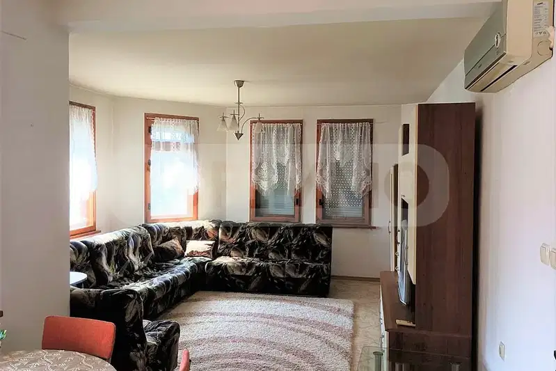 Three-room apartment with terrace in Kolhozen pazar, Varna