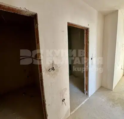 Снимка 3 — Тристаен апартамент 102 кв.м в Левски 1, Варна с южно изложение