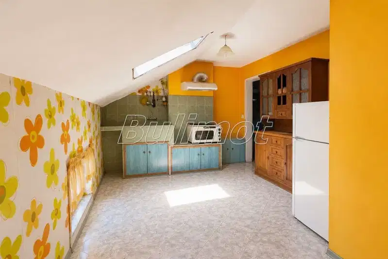 4-room apartment in Levski, Varna with balcony and basement