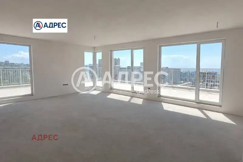 Spacious 4-room apartment with large terrace in Levski 1, Varna