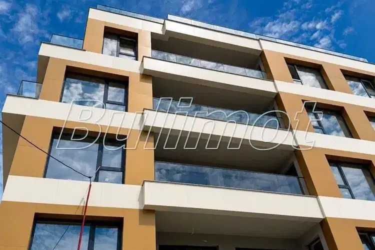 Spacious 3-room apartment in Levski 2, Varna with two bathrooms
