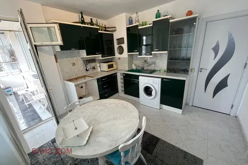 Three-room apartment with terraces in Lyatno Kino Trakiya, Varna