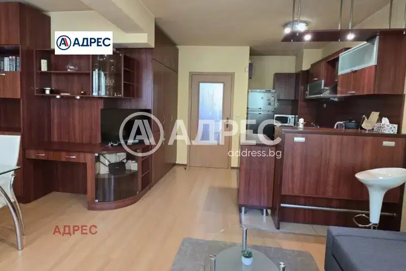 Двустаен апартамент с паркомясто в Лятно кино Тракия, Варна
