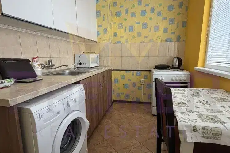 Двустаен апартамент на 5-ти етаж в Лятно кино Тракия, Варна