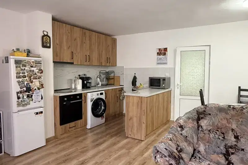 Three-room apartment with terrace in Lyatno Kino Trakiya, Varna