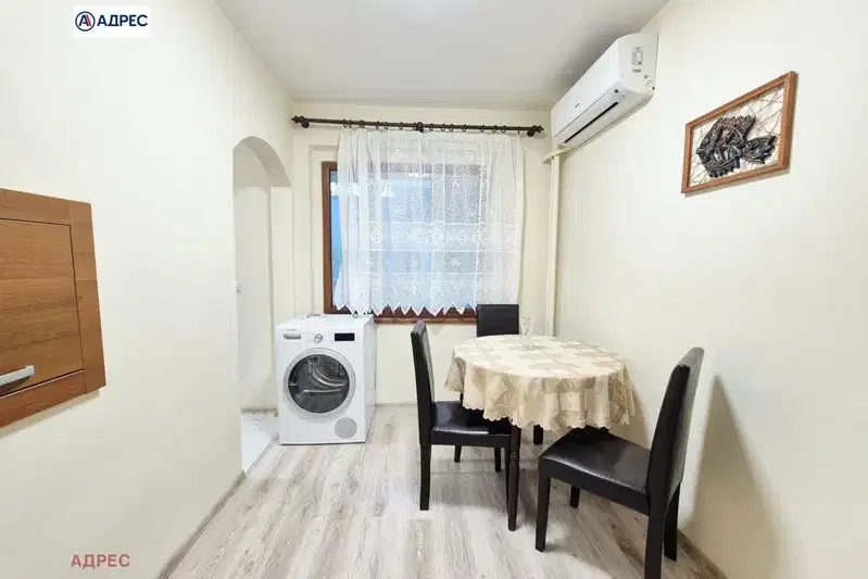 Тристаен апартамент в Лк Тракия, Варна с остъклена тераса