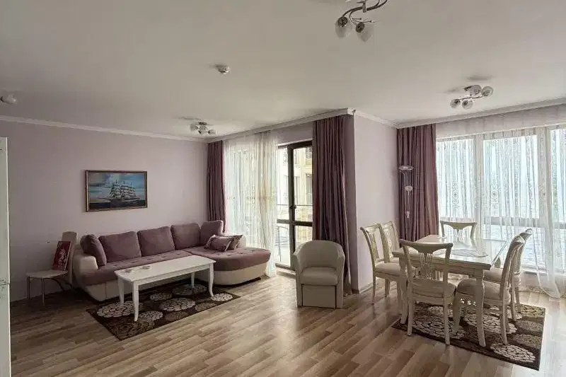 Three-room apartment with terrace in m-t Alen mak, Varna