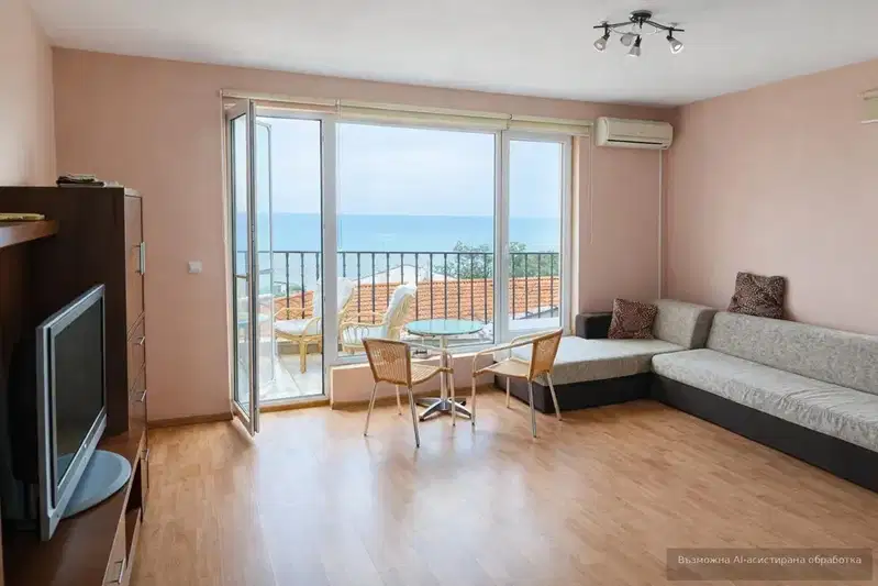 Three-room apartment in m-t Alen mak, Varna on top floor