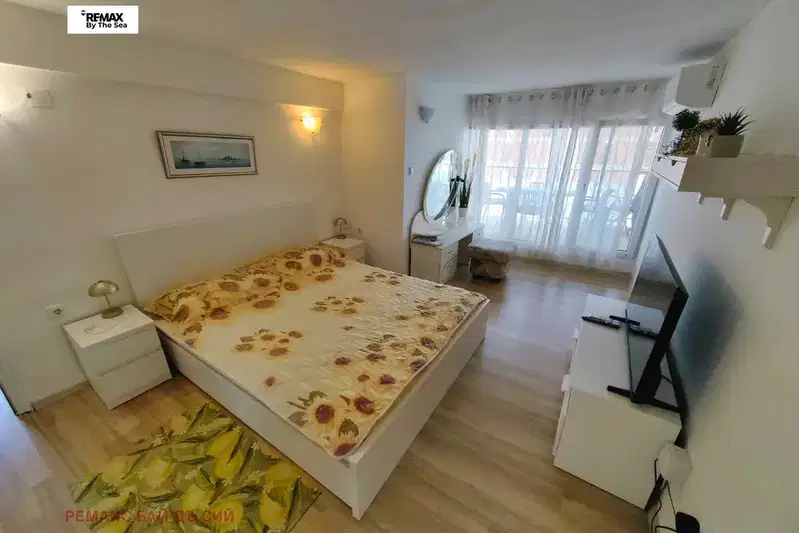 Three-room apartment with sea view in m-t Kabakum, Varna