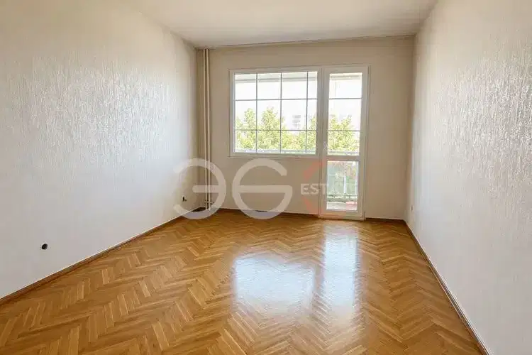 Three-room apartment with 2 balconies in Mladost 2, Varna