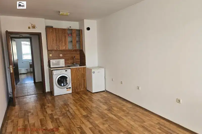Two-room apartment with two terraces in Okrazhna bolnitsa-Generali, Varna