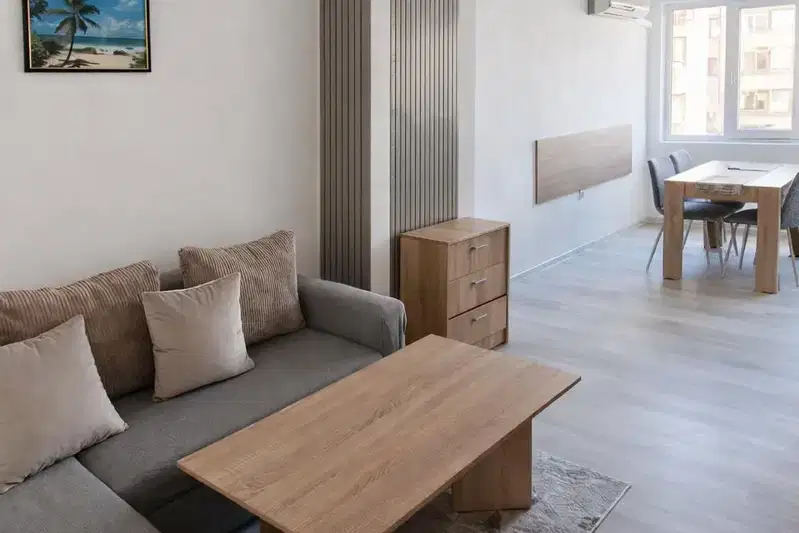 Тристаен апартамент в Окръжна болница, Варна, 3-ти етаж