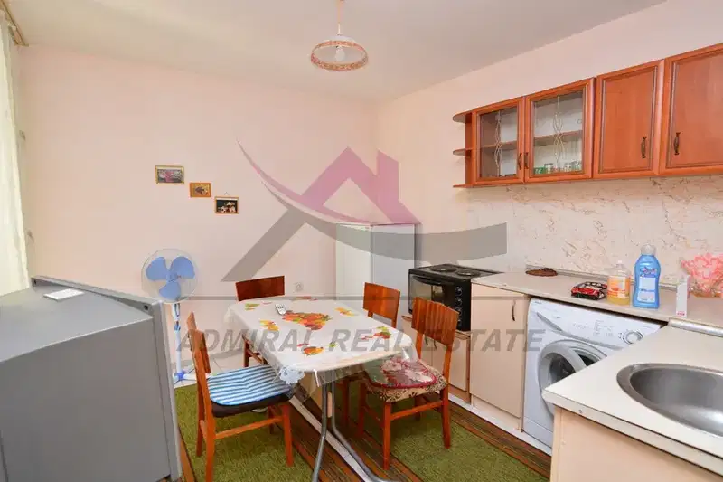 Three-room apartment with two bedrooms in Okrazhna bolnitsa, Varna