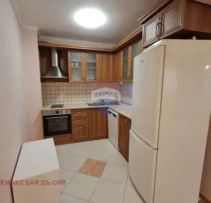 Снимка 4 — Тристаен апартамент в Център, Варна с балкон и избено помещение