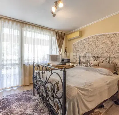 Photo 2 — Three-room apartment in Pobeda, Varna with terrace and elevator