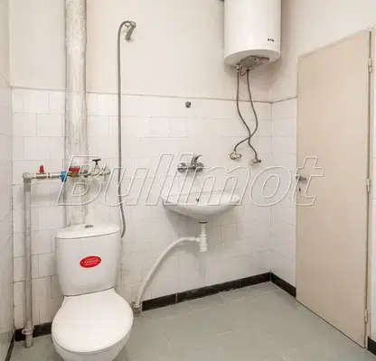 Photo 3 — Three-room apartment with two balconies in Pobeda district, Varna