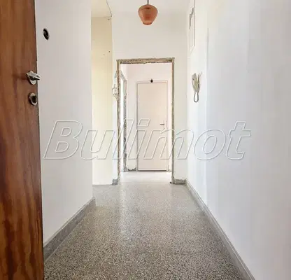 Photo 4 — Three-room apartment with two balconies in Pobeda district, Varna