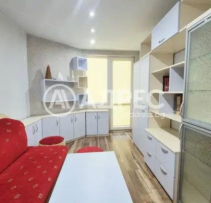Photo 5 — 3-bedroom apartment in Varna, Pogrebi