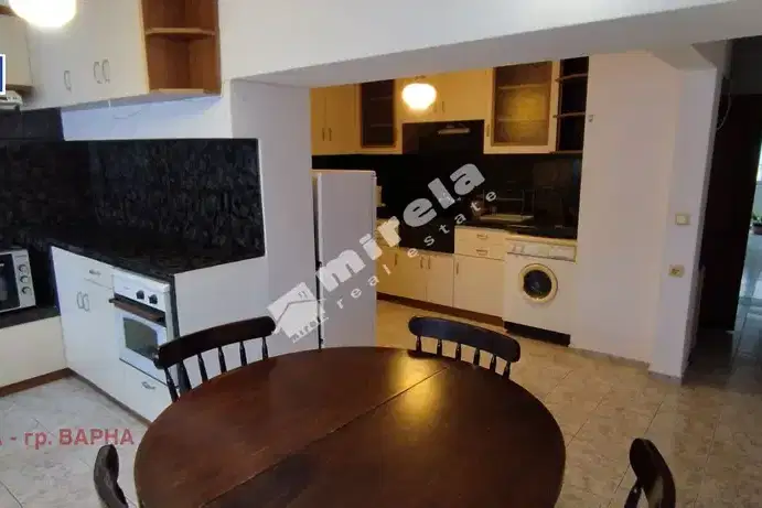 Three-room apartment on 4th floor in Sportna Zala, Varna