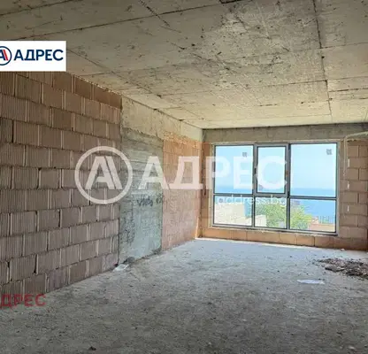 Снимка 2 — Двустаен апартамент с голяма тераса и морска панорама в Свети Никола, Варна