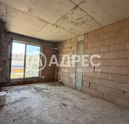 Снимка 2 — Тристаен апартамент с голяма тераса и морска панорама в Свети Никола, Варна