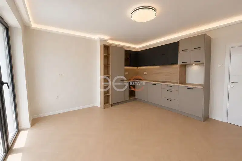 Three-room apartment with two bathrooms in Troshevo, Varna