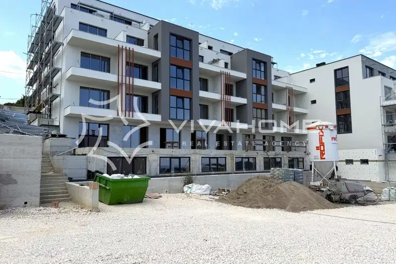 Spacious 2-room apartment with sea view in Vinitsa
