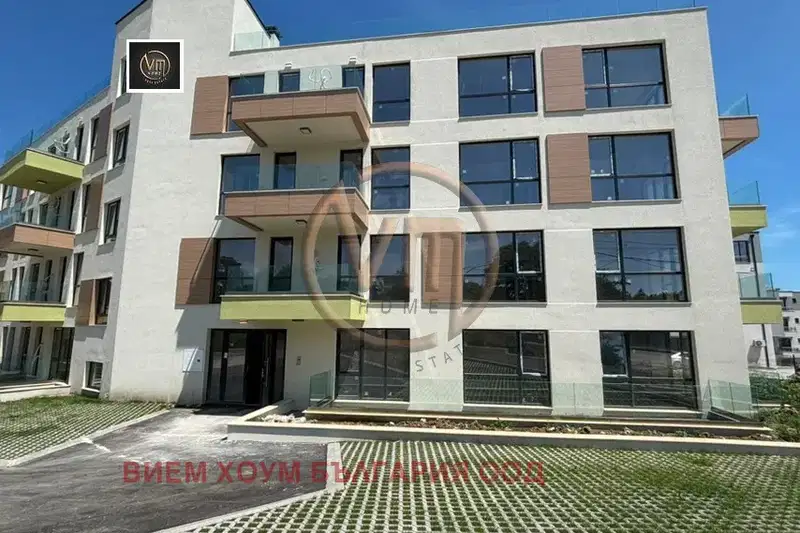 Двустаен апартамент с тераса във Виница, Варна