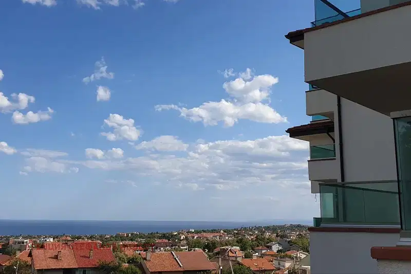 Тристаен апартамент с морска панорама във Виница, Варна