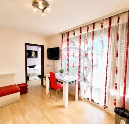 Снимка 2 — Двустаен апартамент с две тераси във Варна, Червен площад