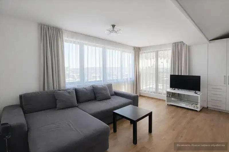Three-room apartment on top floor in Varna, Cherven Ploshtad