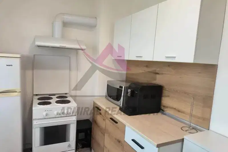 Three-room apartment in Vladislav Varnenchik with terrace