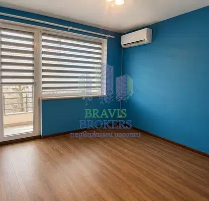 Photo 3 — Two-room apartment in Vladislav Varnenchik district with east aspect
