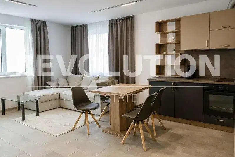 Three-room apartment in Vazrazhdane 2, Varna on a middle floor