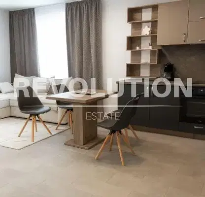 Photo 3 — Three-room apartment in Vazrazhdane 2, Varna on a middle floor